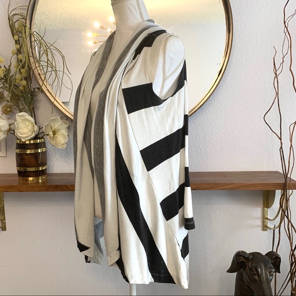 Aīko sleeveless striped open cardigan - Picture 5 of 7